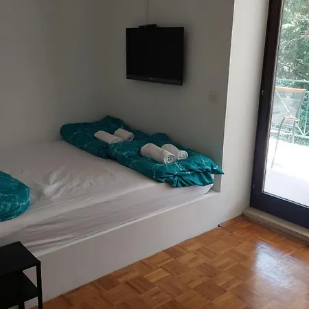 Apartma Plaza *